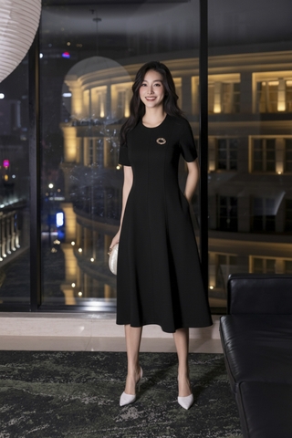 SWANLAKE | Váy Đầm Midi Nữ Phom A Vải Thun Dày Cổ Tròn Tay Ngắn Có Túi Công Sở Đi Tiệc D13379MW01