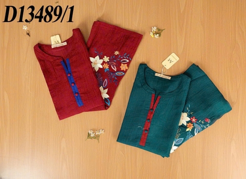 SWANLAKE | Váy Đầm Nữ Trung Niên Tặng Mẹ Suông Vải Xốp Hàn Thêu Hoa Cổ Chữ V Tay Lỡ D13489LW01