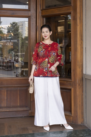 M COLLECTION | Áo Kiểu Nữ Trung Niên Tặng Mẹ Lụa Bông Hai Lớp Cổ Tròn Cài Nút Tay Lỡ Xẻ Tà A13256LW01