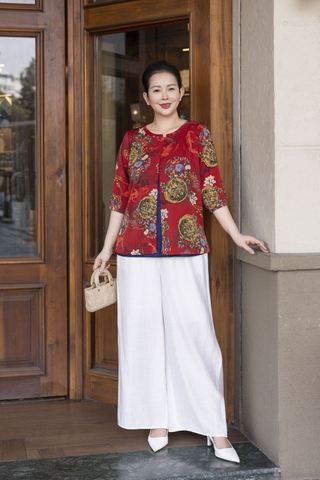 M COLLECTION | Áo Kiểu Nữ Trung Niên Tặng Mẹ Lụa Bông Hai Lớp Cổ Tròn Cài Nút Tay Lỡ Xẻ Tà A13256LW01