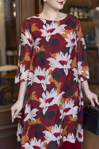 M COLLECTION | Váy Đầm Nữ Trung Niên Tặng Mẹ, Bà Suông Tơ 2 Lớp Cổ Tròn Tay Lỡ In Hoa D13247LW01