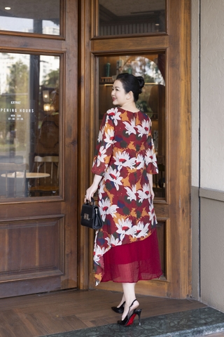 M COLLECTION | Váy Đầm Nữ Trung Niên Tặng Mẹ, Bà Suông Tơ 2 Lớp Cổ Tròn Tay Lỡ In Hoa D13247LW01