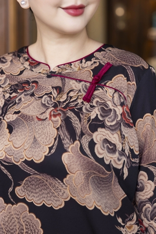 M COLLECTION | Váy Đầm Suông Nữ Trung Niên Tặng Mẹ, Bà Vải Lụa Hai Da Thêu Hoa Tay Lỡ D13203LW01