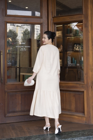 M COLLECTION | Váy Đầm Nữ Trung Niên Tặng Mẹ, Bà Suông Vải Linen Thêu Hoa Cổ Chữ V Tay Lỡ D13273LW01