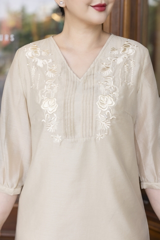 M COLLECTION | Váy Đầm Suông Nữ Trung Niên Tặng Mẹ Vải Tơ Thêu Hoa Hai Lớp Cổ Chữ V Tay Lỡ D13278LW01