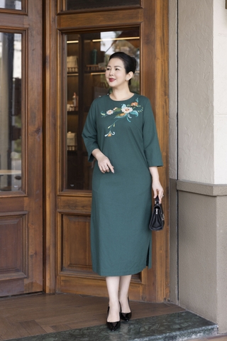 SWANLAKE | Váy Đầm Nữ Suông Vải Linen Thêu Hoa Cổ Tròn Tay Lỡ Có Túi Công Sở Thanh Lịch D13239LW01