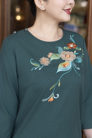 SWANLAKE | Váy Đầm Nữ Suông Vải Linen Thêu Hoa Cổ Tròn Tay Lỡ Có Túi Công Sở Thanh Lịch D13239LW01