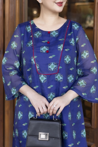 M COLLECTION | Váy Đầm Suông Nữ Trung Niên Tặng Mẹ Vải Tơ Bông Lót Tay Lỡ Cổ Tròn Đính Nút D13257LW01