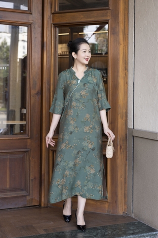 M COLLECTION | Váy Đầm Suông Nữ Trung Niên Tặng Mẹ, Bà Vải Lụa Bông Cao Cấp Cổ Trụ Tay Lỡ D13271LW01