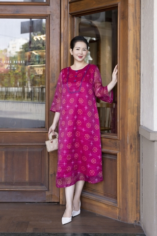 M COLLECTION | Váy Đầm Suông Nữ Trung Niên Tặng Mẹ Vải Tơ Bông Lót Tay Lỡ Cổ Tròn Đính Nút D13257LW01