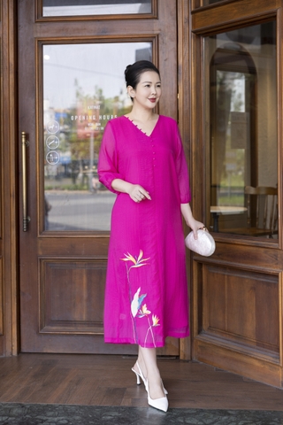 M COLLECTION | Váy Đầm Suông Nữ Trung Niên Tặng Mẹ, Bà Vải Đũi Hàn Thêu Hoa Hai Lớp Đính Nút D13276LW01