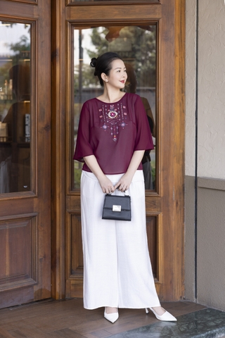 M COLLECTION | Áo Kiểu Nữ Trung Niên Tặng Mẹ Chất Vải Chiffon Thêu Hoa Cổ Tròn Tay Lỡ A13024LW01