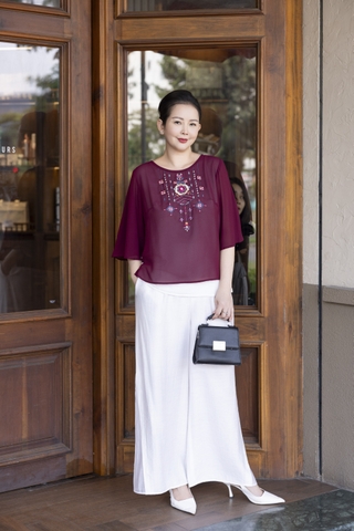 M COLLECTION | Áo Kiểu Nữ Trung Niên Tặng Mẹ Chất Vải Chiffon Thêu Hoa Cổ Tròn Tay Lỡ A13024LW01