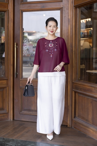 M COLLECTION | Áo Kiểu Nữ Trung Niên Tặng Mẹ Chất Vải Chiffon Thêu Hoa Cổ Tròn Tay Lỡ A13024LW01