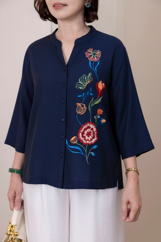 M COLLECTION | Áo Nữ Trung Niên Tặng Mẹ Cổ Trụ Lụa Hàn Cài Nút Tay Lỡ Thoáng Mát Thêu Hoa A13043LW01