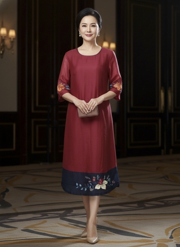 M COLLECTION | Váy Đầm Nữ Trung Niên Tặng Mẹ Cổ Tròn Vải Xốp Cát Thêu Hoa Tay Lỡ Sang Trọng D13445LW01