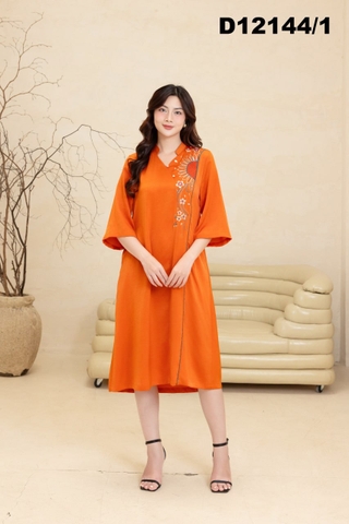 Đầm Tiệc Phom Suông Lụa Wash Qua Gối Thêu Họa Tiết - D12144/1