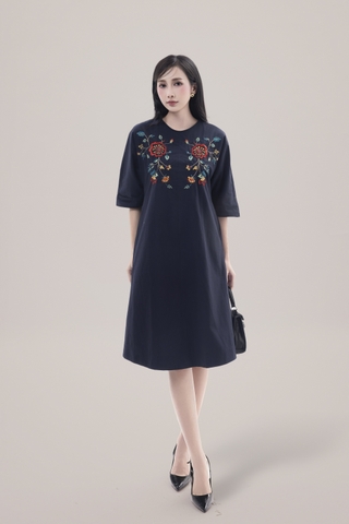 SWANLAKE | Váy Đầm Nữ Suông Chất Vải Cotton Thêu Hoa Cổ Cổ Tròn Tay Lỡ Công Sở Thanh Lịch D13070LW01