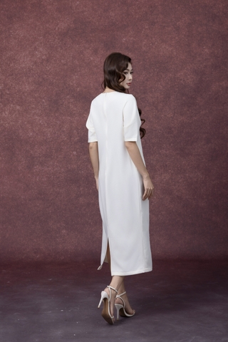 SWANLAKE | Váy Đầm Suông Nữ Cổ Tròn Vải Lụa Dày Thêu Hoa Xẻ Tà Tay Ngắn Công Sở Thanh Lịch D13261LW01