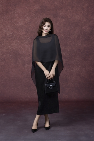 SWANLAKE | Váy Đầm Maxi Nữ Vải Lụa Gấm Phối Choàng Tơ Xẻ Tà Nhấn Eo Sát Nách Đi Tiệc D13329LW01