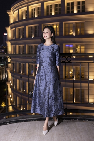 SWANLAKE | Váy Đầm Maxi Nữ Vải Gấm Hoa Tafta Cổ Tròn Tay Lỡ Có Túi Sang Trọng Đi Tiệc D13378LW01