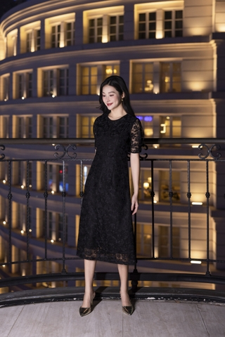 SWANLAKE | Váy Đầm Midi Nữ Phối Ren Thêu Hoa 2 Lớp Cổ Tròn Tay Ngắn Chiết Eo Tiệc Sang Trọng D13385LW01