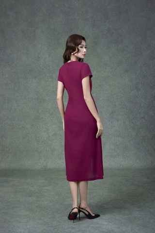 SWANLAKE | Váy Đầm Nữ Midi Cổ Chữ V Cài Nút Xếp Ly Vải Linen Tay Ngắn Thắt Eo Xẻ Tà Công Sở D13288LW01