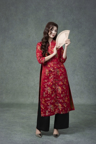 SWANLAKE | Áo Dài Cách Tân Nữ Phom Suông Cổ Chữ V Cài Nút Tay Lỡ Vải Gấm Tafta Hoa Tết L13371LW01