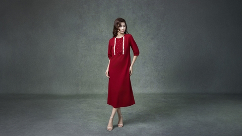 SWANLAKE | Váy Đầm Nữ Midi Suông Vải Linen Thêu Họa Tiết Cổ Tròn Tay Lỡ Có Túi Xẻ Tà Công Sở D13149LW01