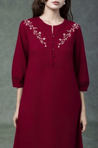 SWANLAKE | Váy Đầm Nữ Midi Suông Vải Linen Thêu Hoa Cổ Tròn Cài Nút Tay Lỡ Có Túi Công Sở D13179LW01