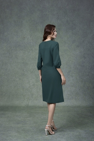 SWANLAKE | Váy Đầm Nữ Midi Suông Vải Linen Thêu Hoa Cổ Tròn Cài Nút Tay Lỡ Có Túi Công Sở D13179LW01