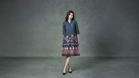 SWANLAKE | Váy Đầm Nữ Midi Tay Lỡ Cổ Sơ Mi Vải Lụa Dày In Hoa Có Túi Công Sở Dạo Phố D13263LW01