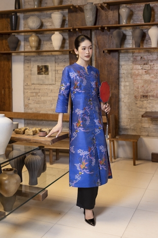 SWANLAKE | Áo Dài Cách Tân Nữ Phom Suông Cổ Chữ V Cài Nút Tay Lỡ Vải Gấm Tafta Hoa Tết L13371LW01