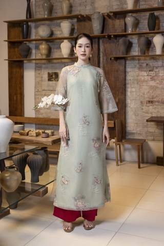 SWANLAKE | Áo Dài Cách Tân Nữ Phom Suông Tà Kép Cổ Trụ Chất Vải Tơ Ép Thêu Hoa Tay Lỡ L13254LW01