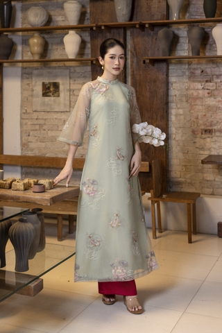 SWANLAKE | Áo Dài Cách Tân Nữ Phom Suông Tà Kép Cổ Trụ Chất Vải Tơ Ép Thêu Hoa Tay Lỡ L13254LW01