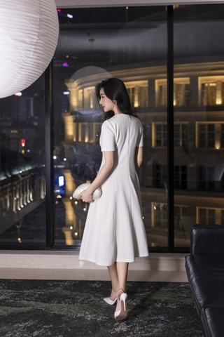 SWANLAKE | Váy Đầm Midi Nữ Phom A Vải Thun Dày Cổ Tròn Tay Ngắn Có Túi Công Sở Đi Tiệc D13379MW01