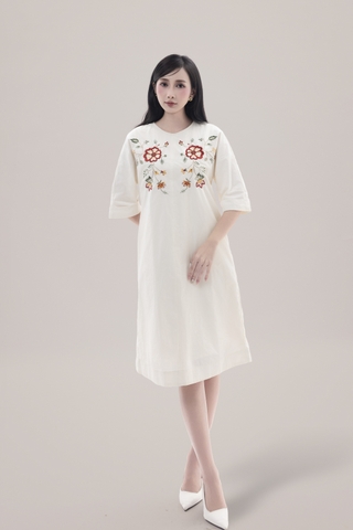 SWANLAKE | Váy Đầm Nữ Suông Chất Vải Cotton Thêu Hoa Cổ Cổ Tròn Tay Lỡ Công Sở Thanh Lịch D13070LW01