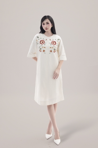 SWANLAKE | Váy Đầm Nữ Suông Chất Vải Cotton Thêu Hoa Cổ Cổ Tròn Tay Lỡ Công Sở Thanh Lịch D13070LW01