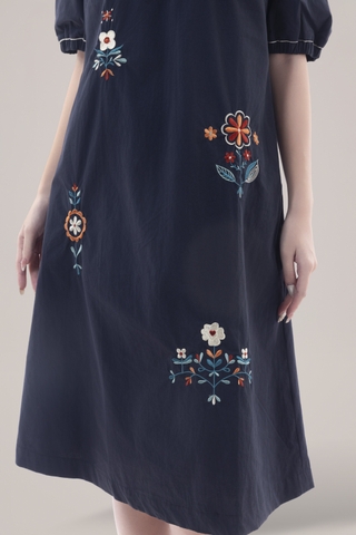 SWANLAKE | Váy Đầm Nữ Suông Vải Cotton Thêu Hoa Cổ Sơ Mi Tay Ngắn Phồng Công Sở Thanh Lịch D13077LW01