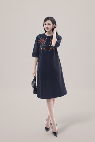 SWANLAKE | Váy Đầm Nữ Suông Chất Vải Cotton Thêu Hoa Cổ Cổ Tròn Tay Lỡ Công Sở Thanh Lịch D13070LW01