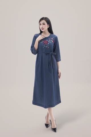 SWANLAKE | Váy Đầm Denim Phom Suông Xẻ Tà Tay Lỡ Cổ Tròn Vải Jean Wash Thêu Hoa Dây Thắt Eo D13016LW01