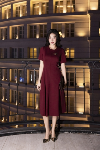 SWANLAKE | Váy Đầm Midi Nữ Phom A Vải Thun Dày Cổ Tròn Tay Ngắn Có Túi Công Sở Đi Tiệc D13379MW01