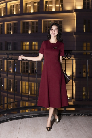 SWANLAKE | Váy Đầm Midi Nữ Phom A Vải Thun Dày Cổ Tròn Tay Ngắn Có Túi Công Sở Đi Tiệc D13379MW01