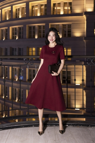 SWANLAKE | Váy Đầm Midi Nữ Phom A Vải Thun Dày Cổ Tròn Tay Ngắn Có Túi Công Sở Đi Tiệc D13379MW01