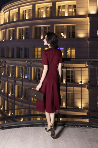 SWANLAKE | Váy Đầm Midi Nữ Phom A Vải Thun Dày Cổ Tròn Tay Ngắn Có Túi Công Sở Đi Tiệc D13379MW01