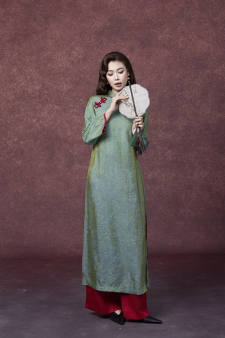 SWANLAKE | Áo Dài Tết Cách Tân Nữ Vải Gấm Cổ Trụ Tay Dài Rộng Dáng Suông Truyền Thống L13330LW01