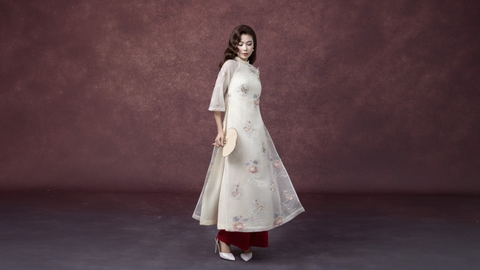 SWANLAKE | Áo Dài Cách Tân Nữ Phom Suông Tà Kép Cổ Trụ Chất Vải Tơ Ép Thêu Hoa Tay Lỡ L13254LW01