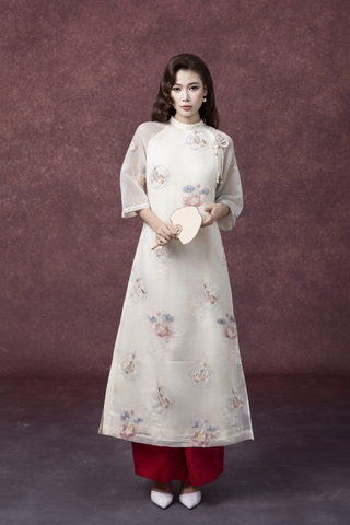 SWANLAKE | Áo Dài Cách Tân Nữ Phom Suông Tà Kép Cổ Trụ Chất Vải Tơ Ép Thêu Hoa Tay Lỡ L13254LW01