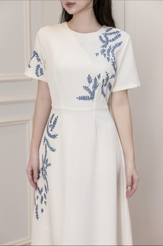 Váy Đầm Nữ Suông Cổ Tròn Vải Lụa Dày Thêu Hoa Nhấn Eo Tay Ngắn Sang Trọng Đi Tiệc D13038LW01