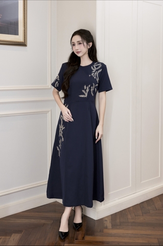 Váy Đầm Nữ Suông Cổ Tròn Vải Lụa Dày Thêu Hoa Nhấn Eo Tay Ngắn Sang Trọng Đi Tiệc D13038LW01